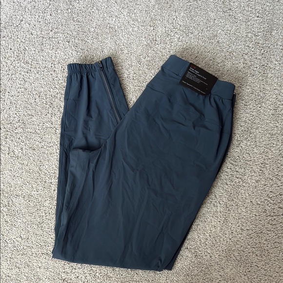 NWT Lululemon Surge Joggers in Iron Blue - Picture 4 of 6